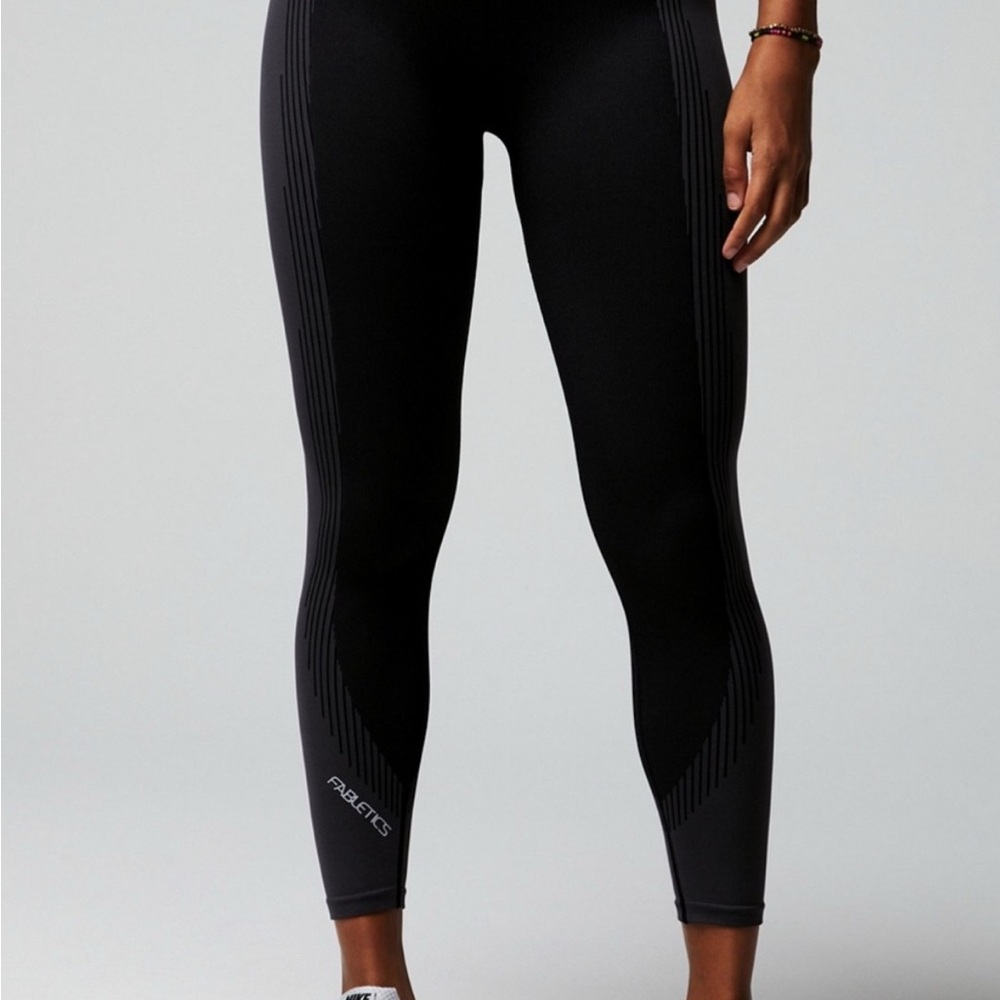 Fabletics Seamless Active Set - image 7